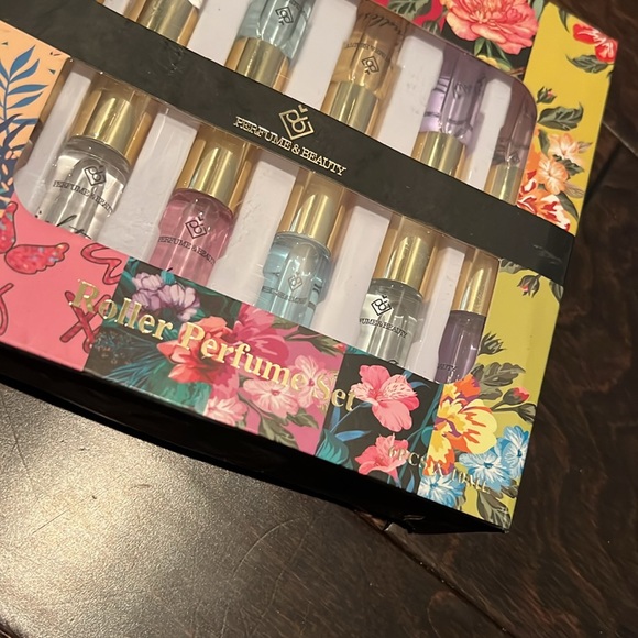 Roller perfumes NIB - Picture 2 of 6